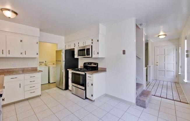 3 beds, 1.5 baths, 1,037 sqft, $3,500, Unit Unit 1-676 Reseda