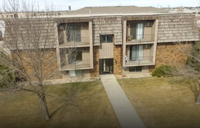 2 beds, 1 bath, $745, Unit 8