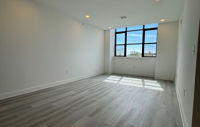 2 beds, 1 bath, 950 sqft, $1,375, Unit 322