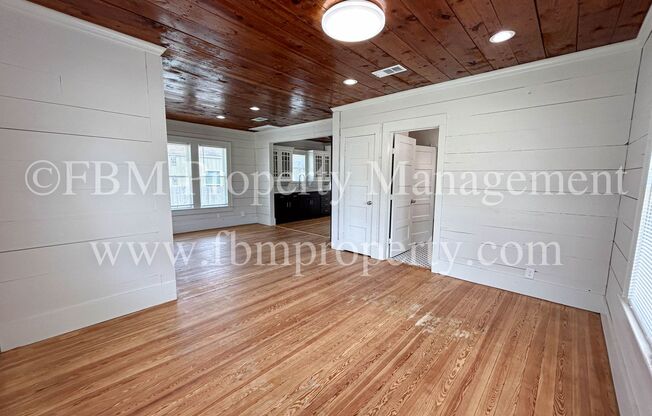 2 beds, 1 bath, $1,600