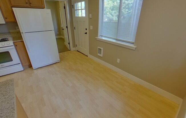 2 beds, 1 bath, $1,600, Unit 6