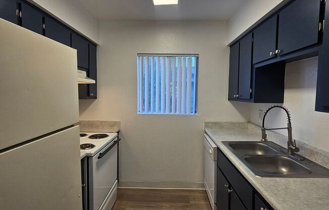 1 bed, 1 bath, 580 sqft, $1,175, Unit 328