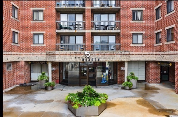 1 bed, 1 bath, 651 sqft, $3,200, Unit 906