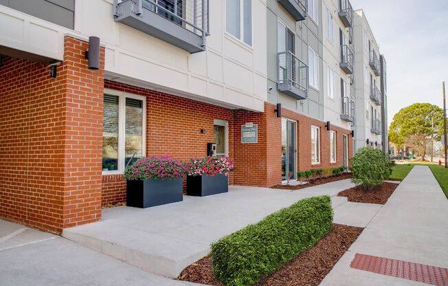exterior view of the apartments at cobblestone square in fredericksburg