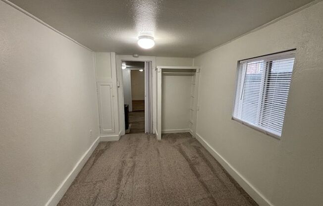 2 beds, 1 bath, $1,000, Unit PM-260-3 Unit 3