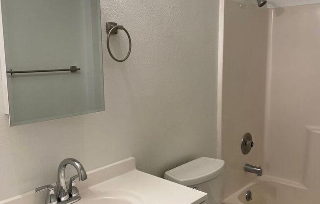 Studio, 1 bath, 550 sqft, $1,000