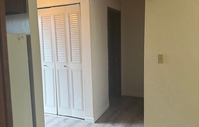 1 bed, 1 bath, $995, Unit 18