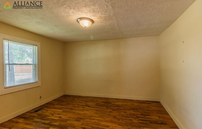 3 beds, 1 bath, $1,250