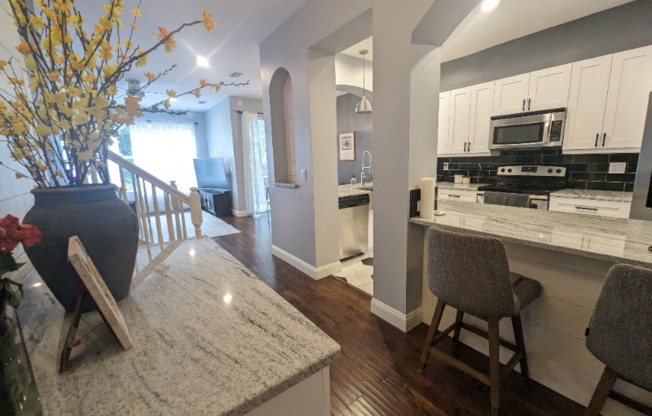 2142 PARK CRES DR