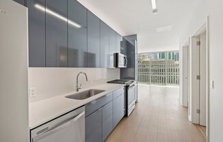 319 W ILLINOIS ST