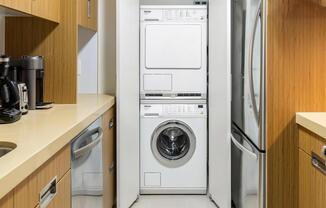 1 bed, 1 bath, $5,595, Unit 723