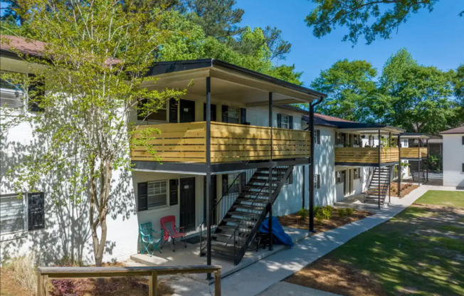 2 beds, 1 bath, 983 sqft, $1,100