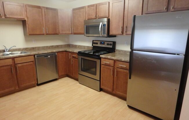 3 beds, 2 baths, 1,161 sqft, $1,320, Unit 5100-111