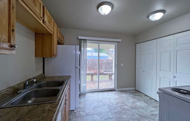 2 beds, 1 bath, $1,650