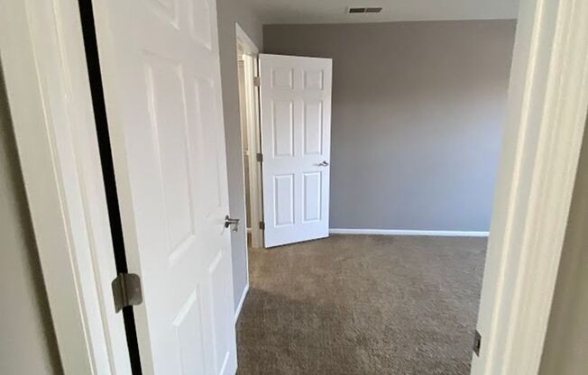 2 beds, 1 bath, 1,000 sqft, $1,595, Unit 1167-9