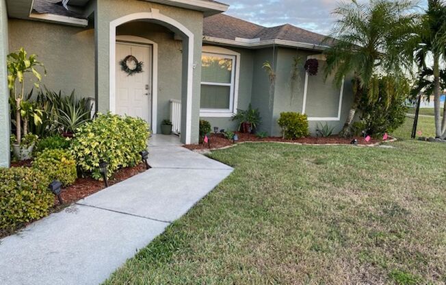 Prime location in NW Cape Coral. Rental single family with 3Bed/2Bath and fenced backyard.