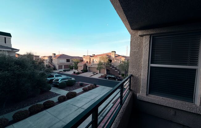 GREAT SUMMERLIN CONDO IN GATED COMMUNITY!!