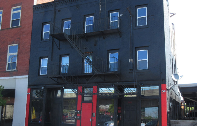 240 S AVE