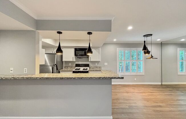 Modern 2BD/2BA Condo in El Cerrito W/ A/C, Washer/Dryer & 2-Car Garage!