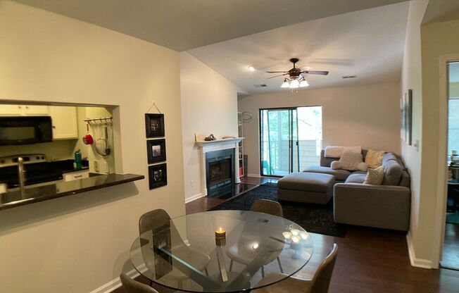 2 beds, 2 baths, $1,595, Unit Unit 1A32