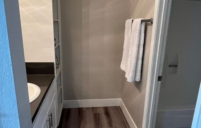 1 bed, 1 bath, 714 sqft, $1,825, Unit 094