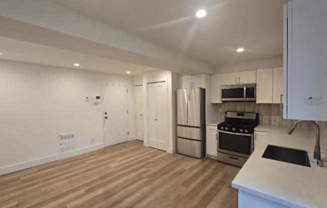 1649 1651 LA SALLE AVE