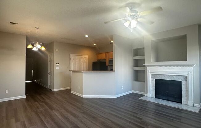 $500 OFF RENT!Beautifully SPACIOUS Twnhome in HERITAGE PARK W/ LARGE MASTER