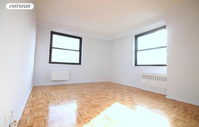 2 beds, 1 bath, $5,600, Unit 17F