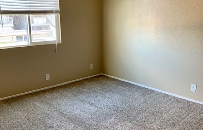 2 beds, 1 bath, 861 sqft, $1,715, Unit 99