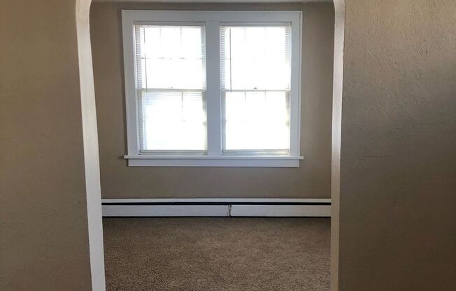 3 beds, 1 bath, $1,000, Unit 412 E Ave D - 1