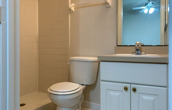 2 beds, 2 baths, 664 sqft, $1,195, Unit 5