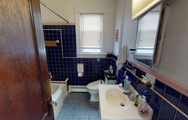 2 beds, 1 bath, $1,995, Unit Unit 2 (1st Fl)