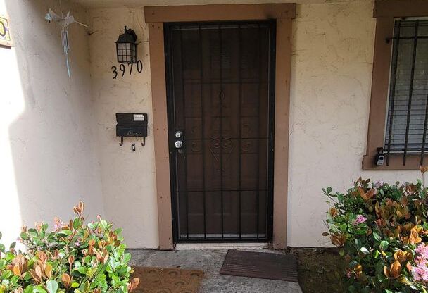 Spacious 4-Bed Townhome in the Heart of Clairemont!