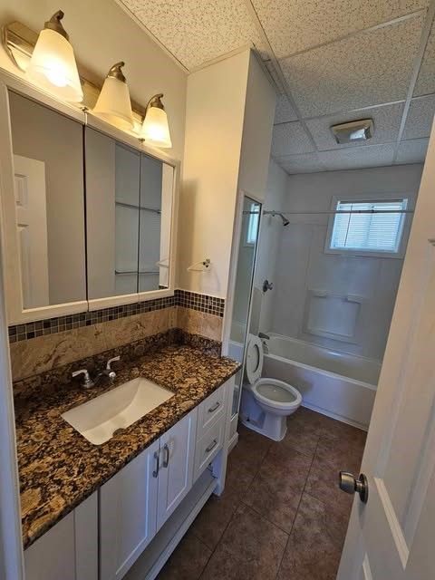 1 bed, 1 bath, 860 sqft, $1,600, Unit 2W