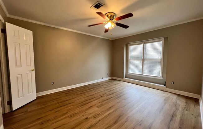 3 bedroom, 2 bath townhome close to the medical district and I-20