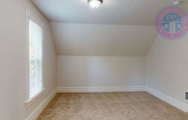 2 beds, 1 bath, 800 sqft, $1,645, Unit Upper