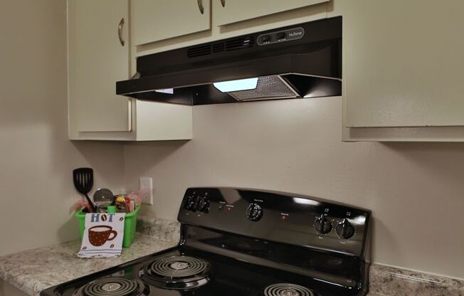 2 beds, 1.5 baths, 920 sqft, $925, Unit 1420 West Glen Avenue Apt 305