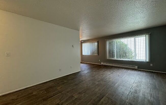 2 beds, 1 bath, 850 sqft, $1,399, Unit 12