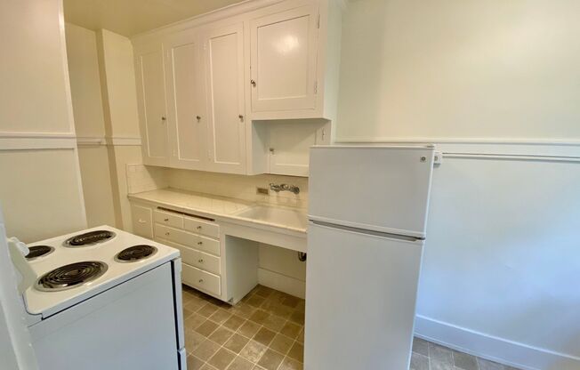 Studio, 1 bath, 437 sqft, $1,395, Unit 209