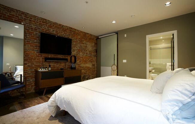 2 beds, 2.5 baths, 1,300 sqft, $3,600, Unit 03