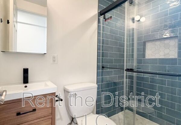 605 B KENYON ST NW