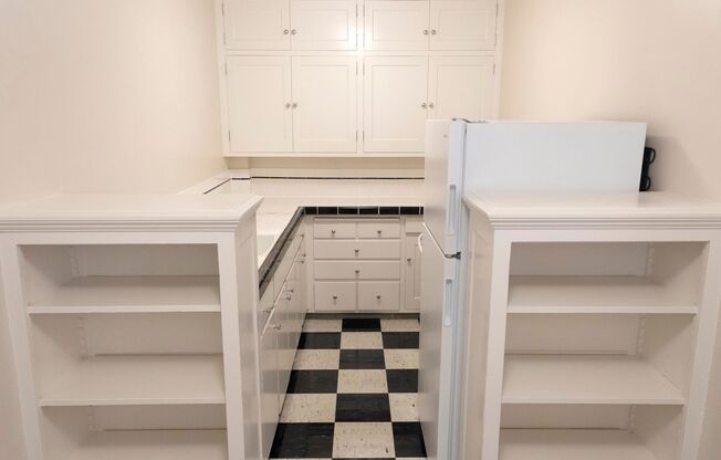 Studio, 1 bath, 425 sqft, $1,200, Unit 102