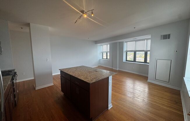 2 beds, 2 baths, $2,400, Unit 401