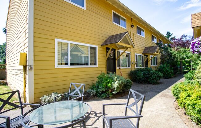 Beautiful 2-Bedroom Townhouse in Brooklyn Neighborhood!