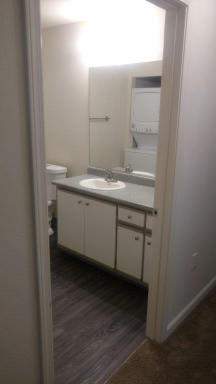 2 beds, 1 bath, $1,600, Unit 121