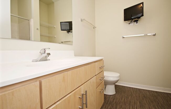 3 beds, 1 bath, $2,235, Unit 604