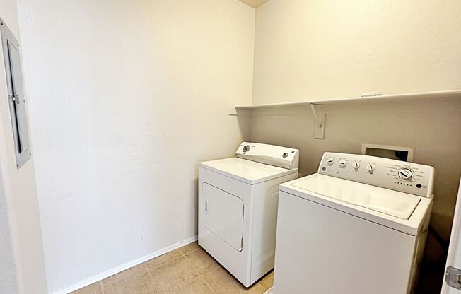 3 beds, 2 baths, $1,900, Unit # 2013