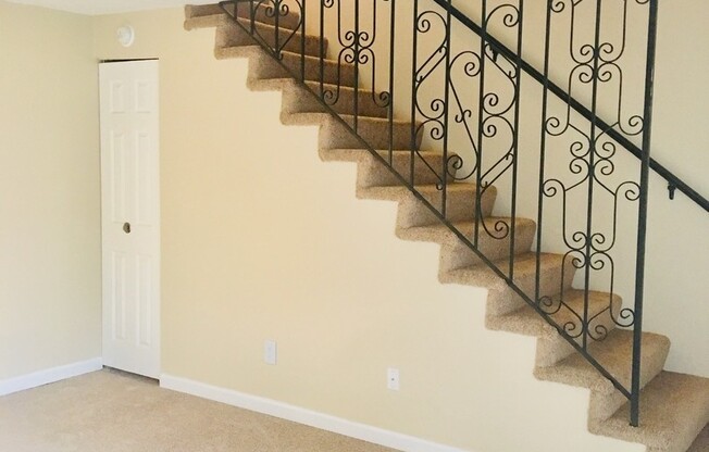 2 beds, 1 bath, 807 sqft, $1,795, Unit G1