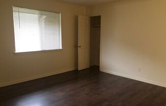 2 beds, 1 bath, 900 sqft, $1,250, Unit D