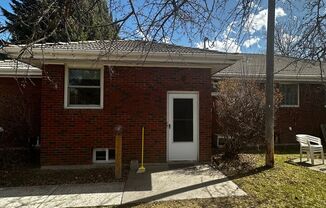 2 Bedroom Apartment Only Steps from Campus